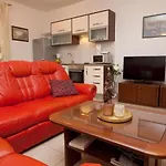 Apartment Family-friendly With Swimming Pool - Ugljan - 20390