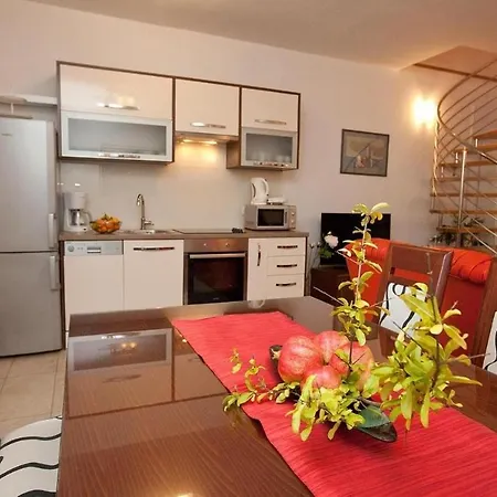 Family Friendly With A Swimming Pool Preko, Ugljan - 20390 Apartamento Preko