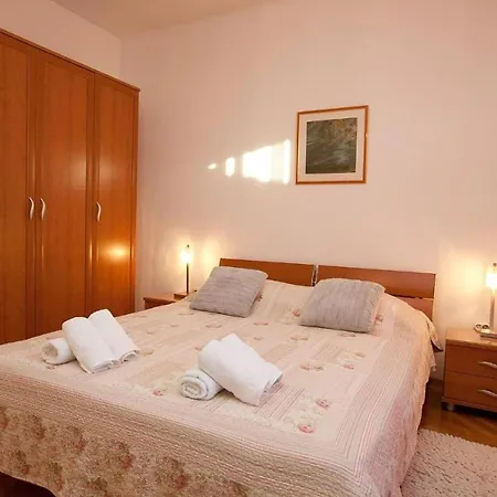 Family Friendly With A Swimming Pool Preko, Ugljan - 20390 Apartamento *