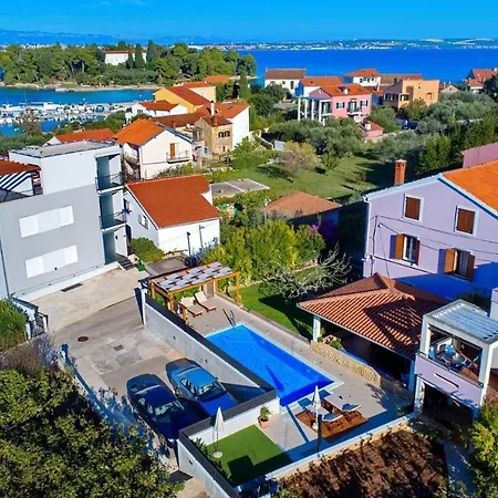 Apartamento Family Friendly With A Swimming Pool Preko, Ugljan - 20390 *