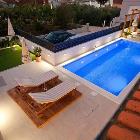 Family-friendly With Swimming Pool - Ugljan - 20390