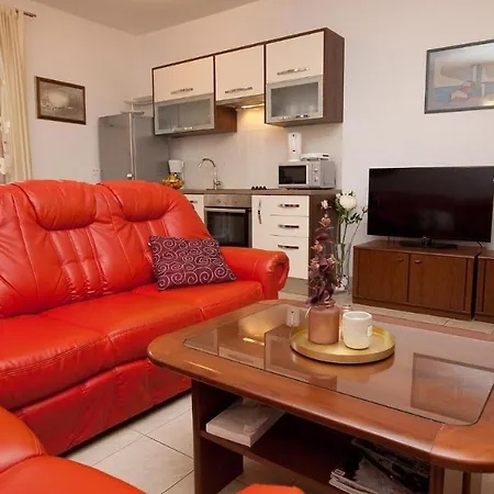 アパート Family-friendly With Swimming Pool Preko, Ugljan - 20390