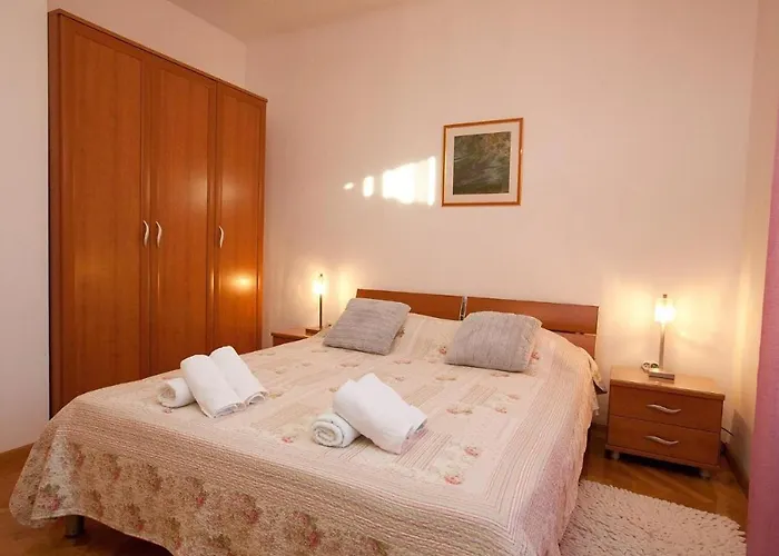 Family-friendly With Swimming Pool - Ugljan - 20390 شقة *