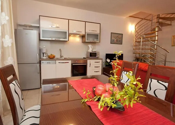 Family-friendly With Swimming Pool - Ugljan - 20390 Διαμέρισμα Preko