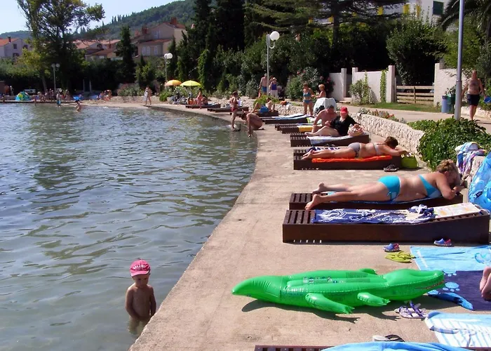 Family-friendly With Swimming Pool - Ugljan - 20390 Διαμέρισμα *