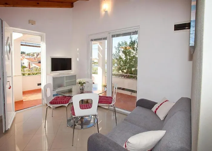 Διαμέρισμα Family-friendly With Swimming Pool - Ugljan - 20390 *